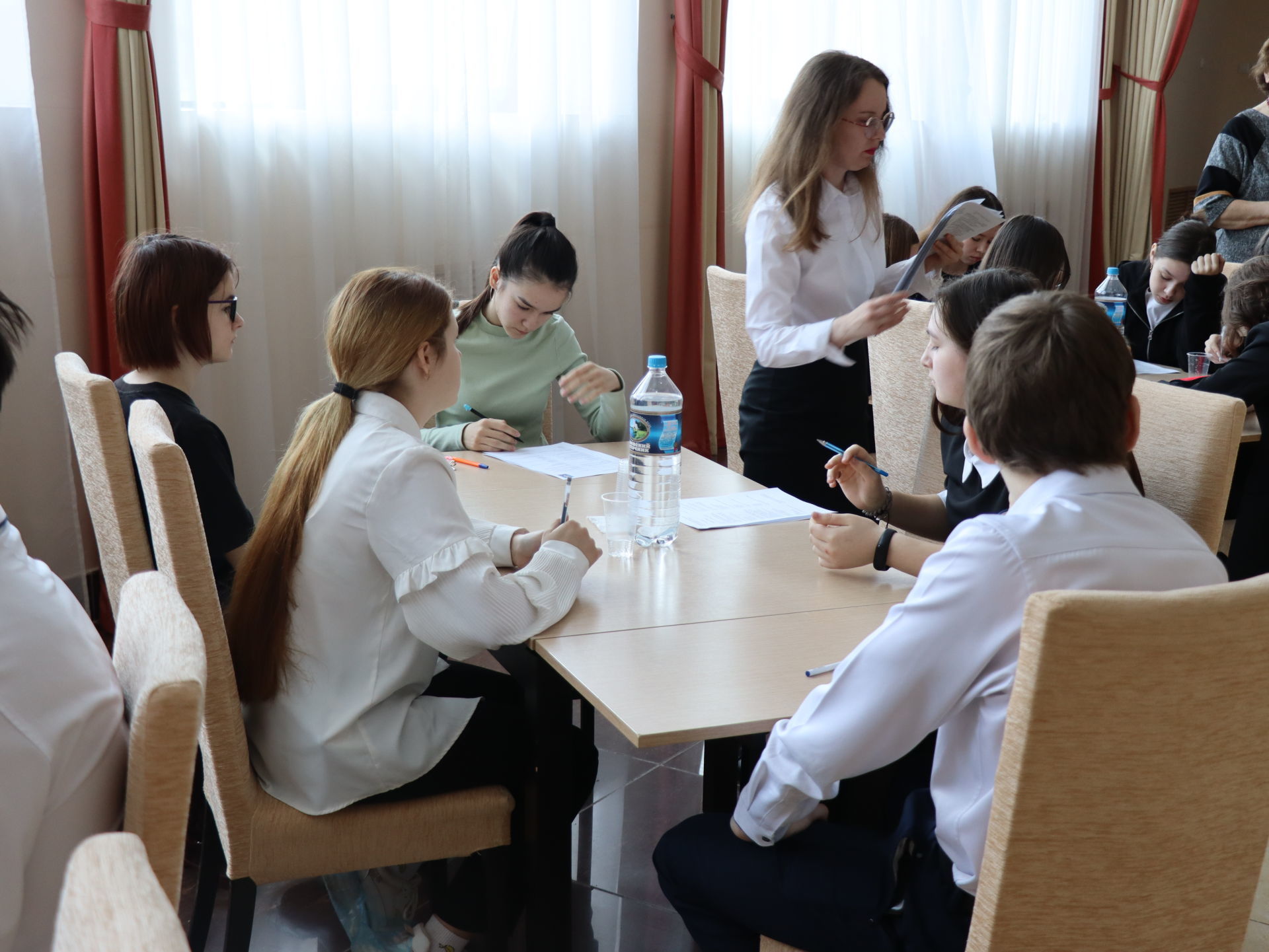 В Менделеевске проходит краеведческая олимпиада среди учащихся 8-11 классов