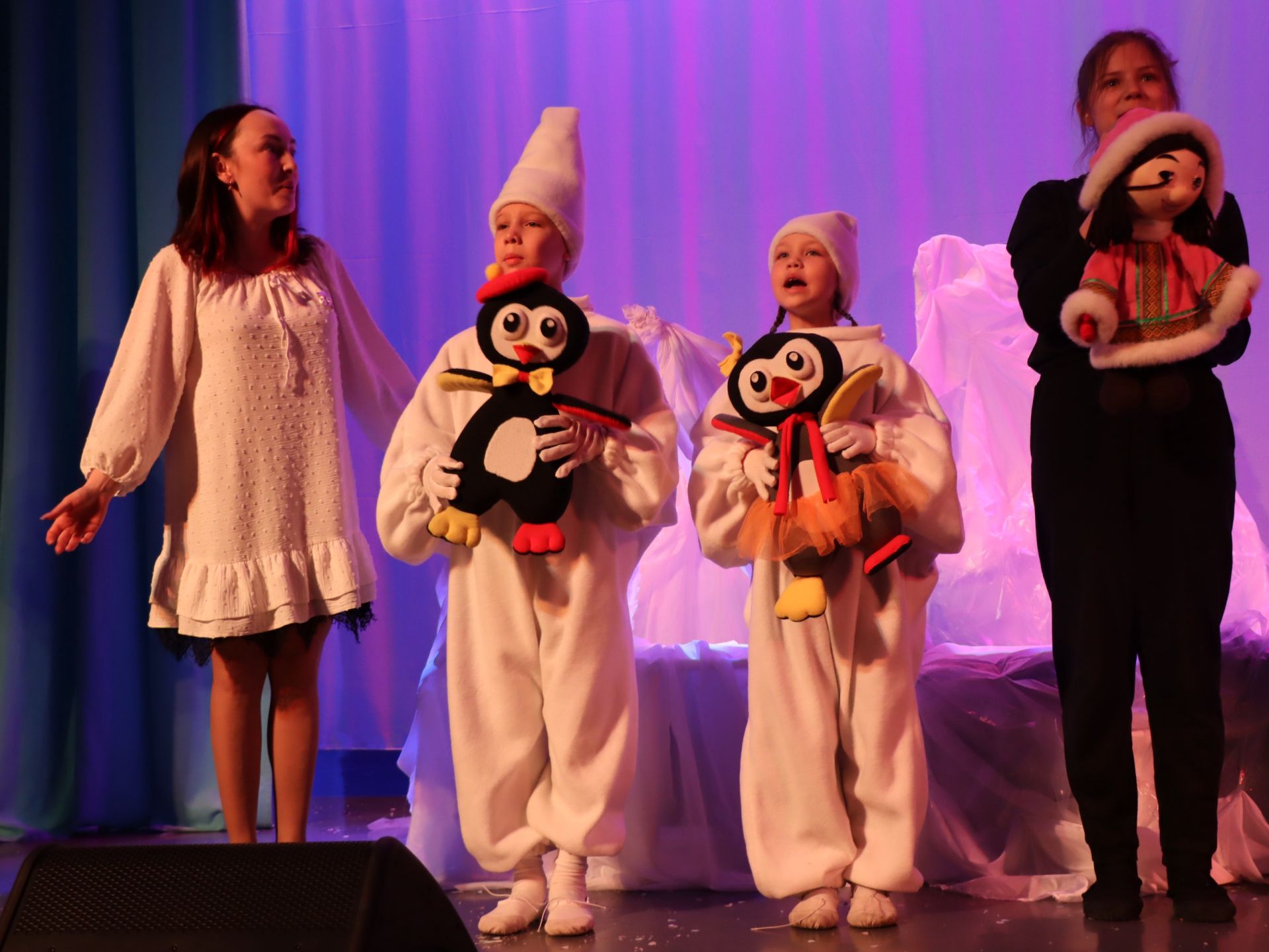 Кукольный спектакль «Друг по имени Умка» подарил юным менделеевцам яркие эмоции