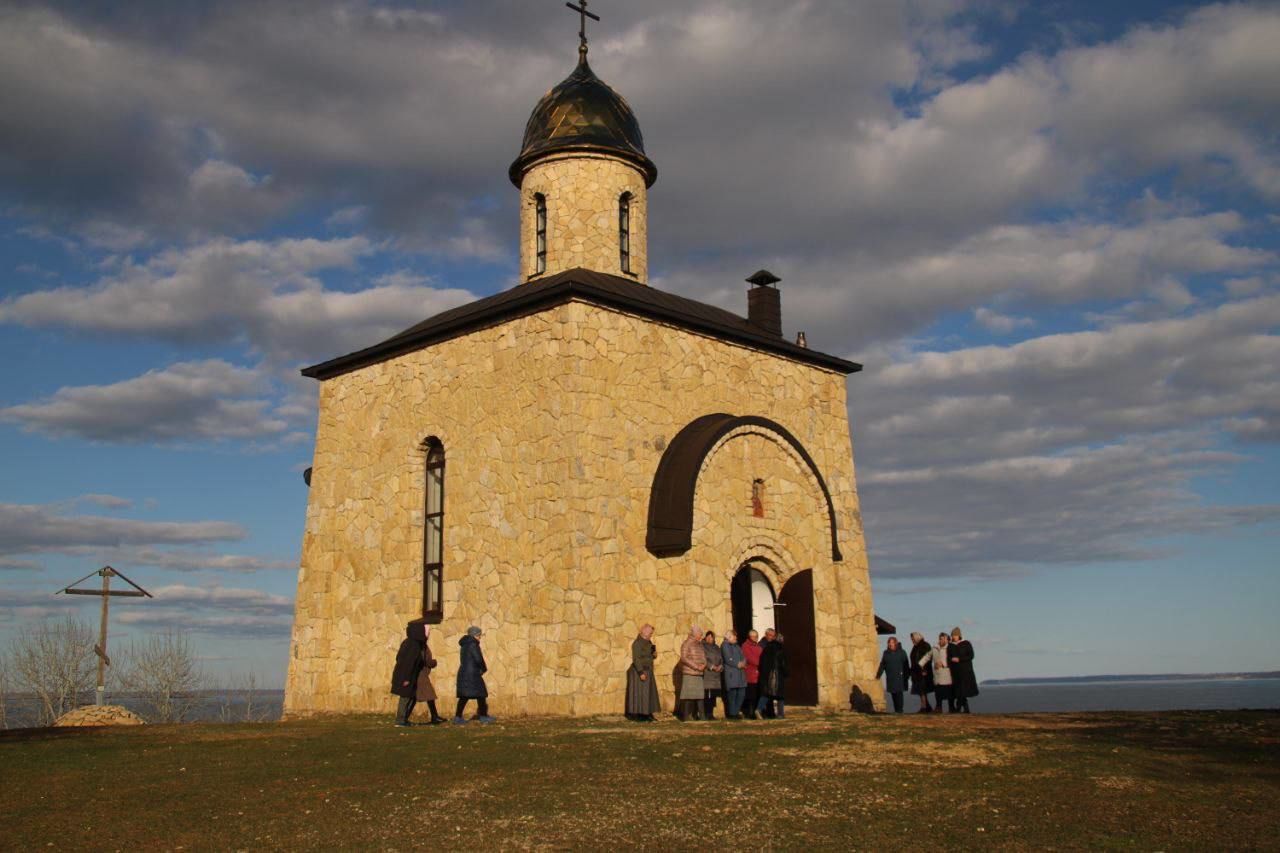 Храм трёх вселенских святителей села Ижевки посетил Митрополит Казанский и Татарстанский Кирилл