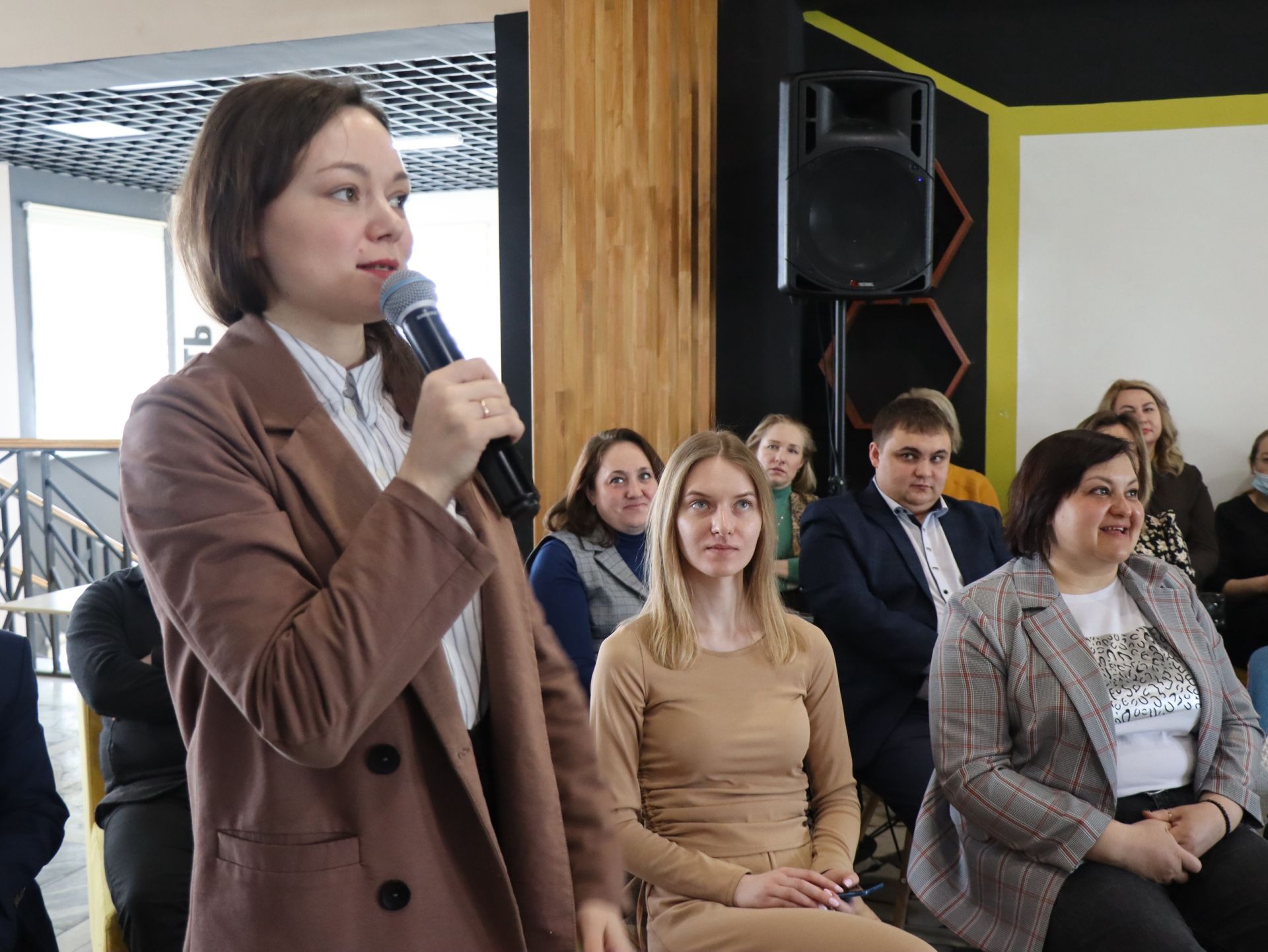 Алла Кондратьева: «Для сохранения молодёжи в Менделеевске, необходимо предоставлять жильё»
