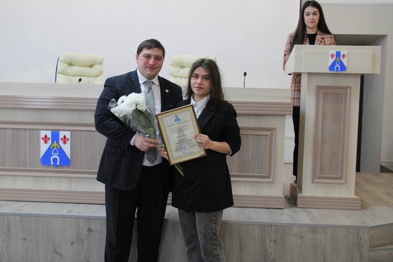 Руководитель района Радмир Беляев вручил благодарственные письма сотрудникам редакции