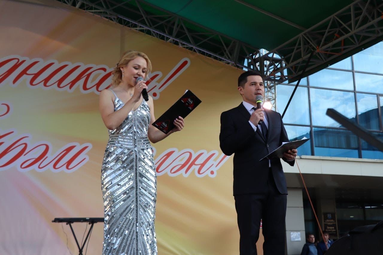 День Химиков в Менделеевске: поздравления, награждения, концерт, световое шоу, яркий салют