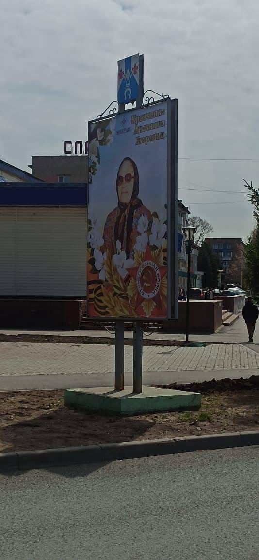 Баннеры с портретами ветеранов украшают Менделеевск в преддверии 9 Мая