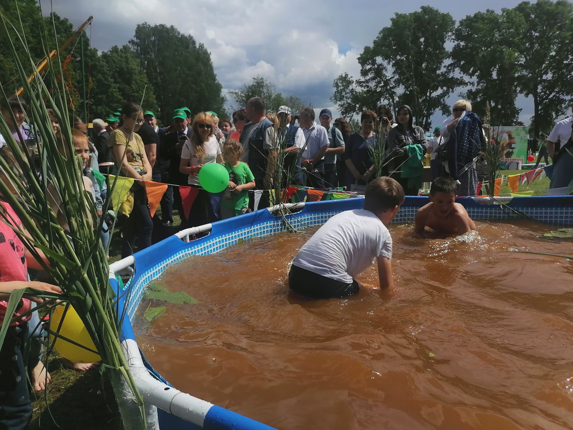 В рамках Сабантуя проводились различные народные игры и состязания |  12.06.2022 | Менделеевск - БезФормата