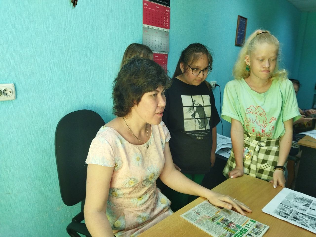 Воспитанники лагеря при школе № 3 первыми увидели свежий выпуск «МН» и «МЯ»