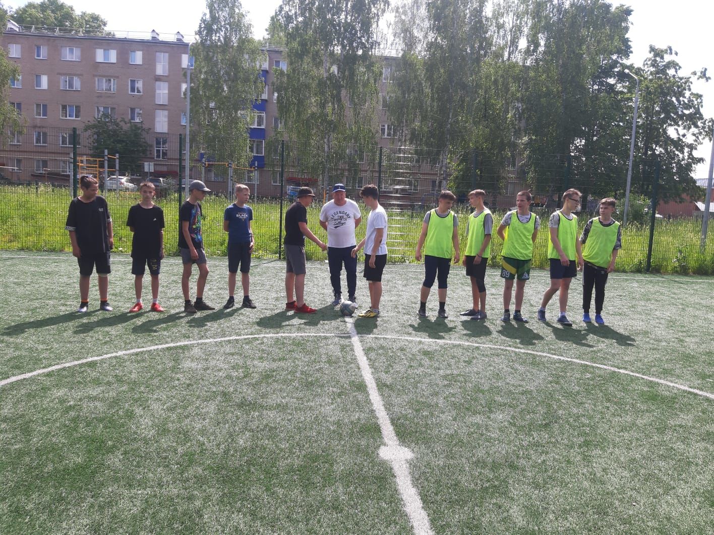 В Менделеевске стартовал турнир по мини-футболу среди дворовых команд