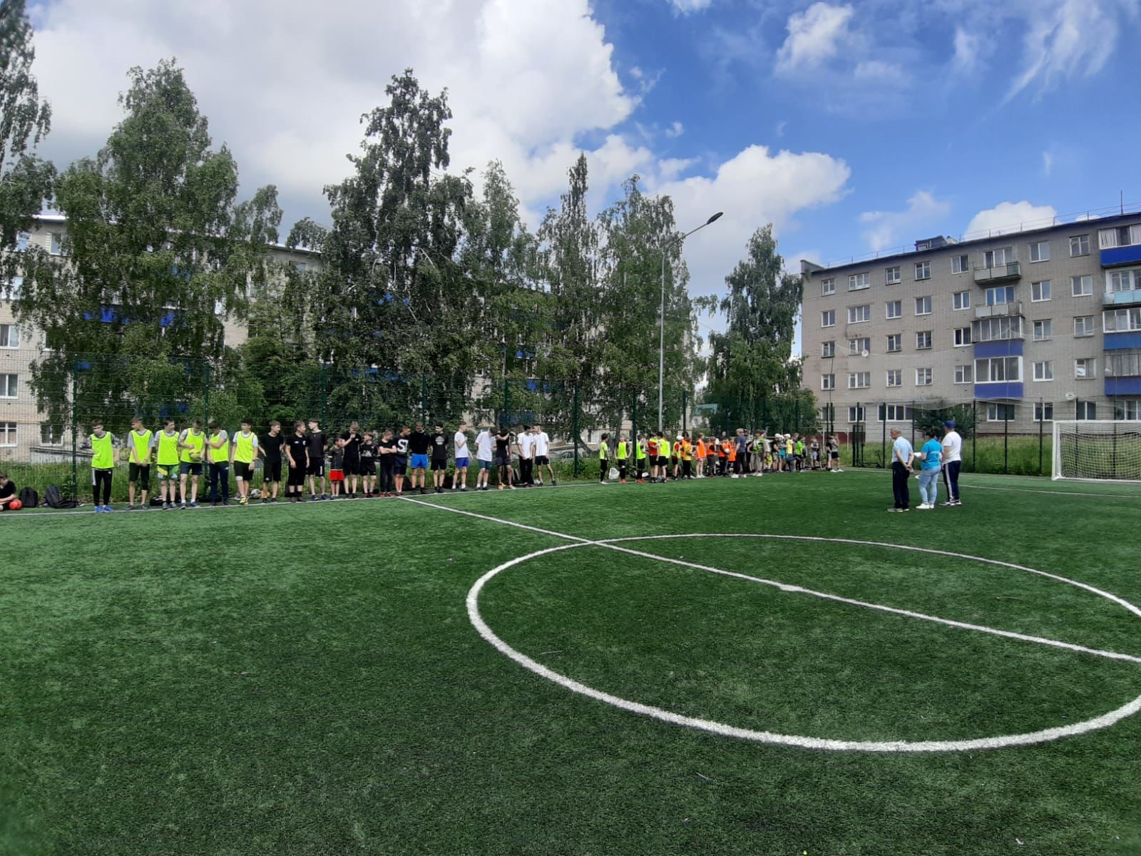В Менделеевске стартовал турнир по мини-футболу среди дворовых команд