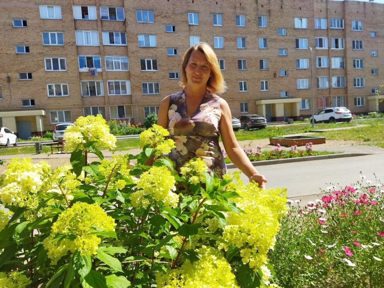 Жители дома № 12 по улице Чоловского стали активными участниками конкурса «Цветочный Менделеевск»