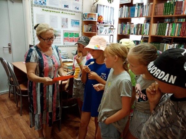 Камаевскую сельскую библиотеку посетили гости