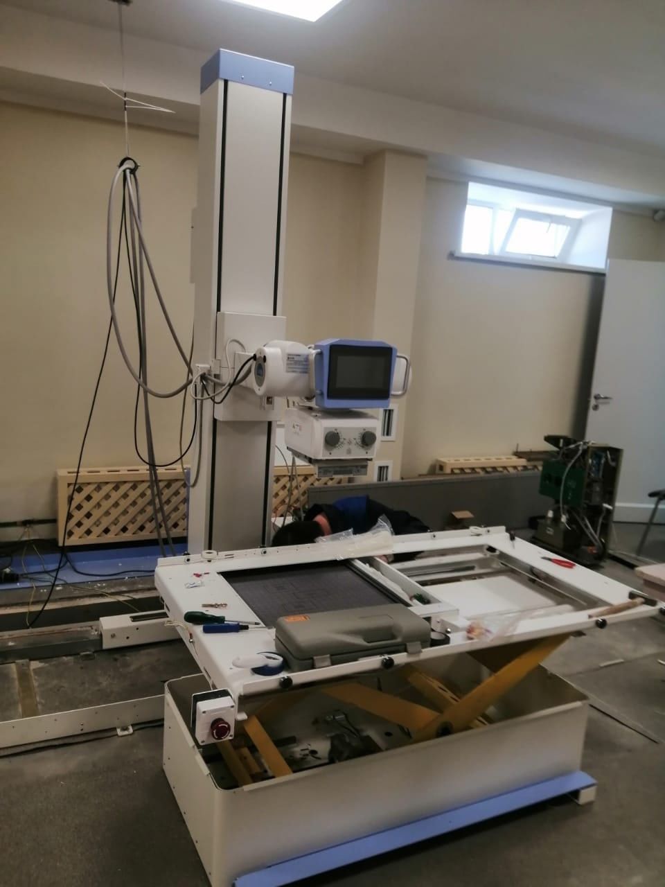 В Менделеевской центральной больнице приступили к монтажу рентгеновского аппарата