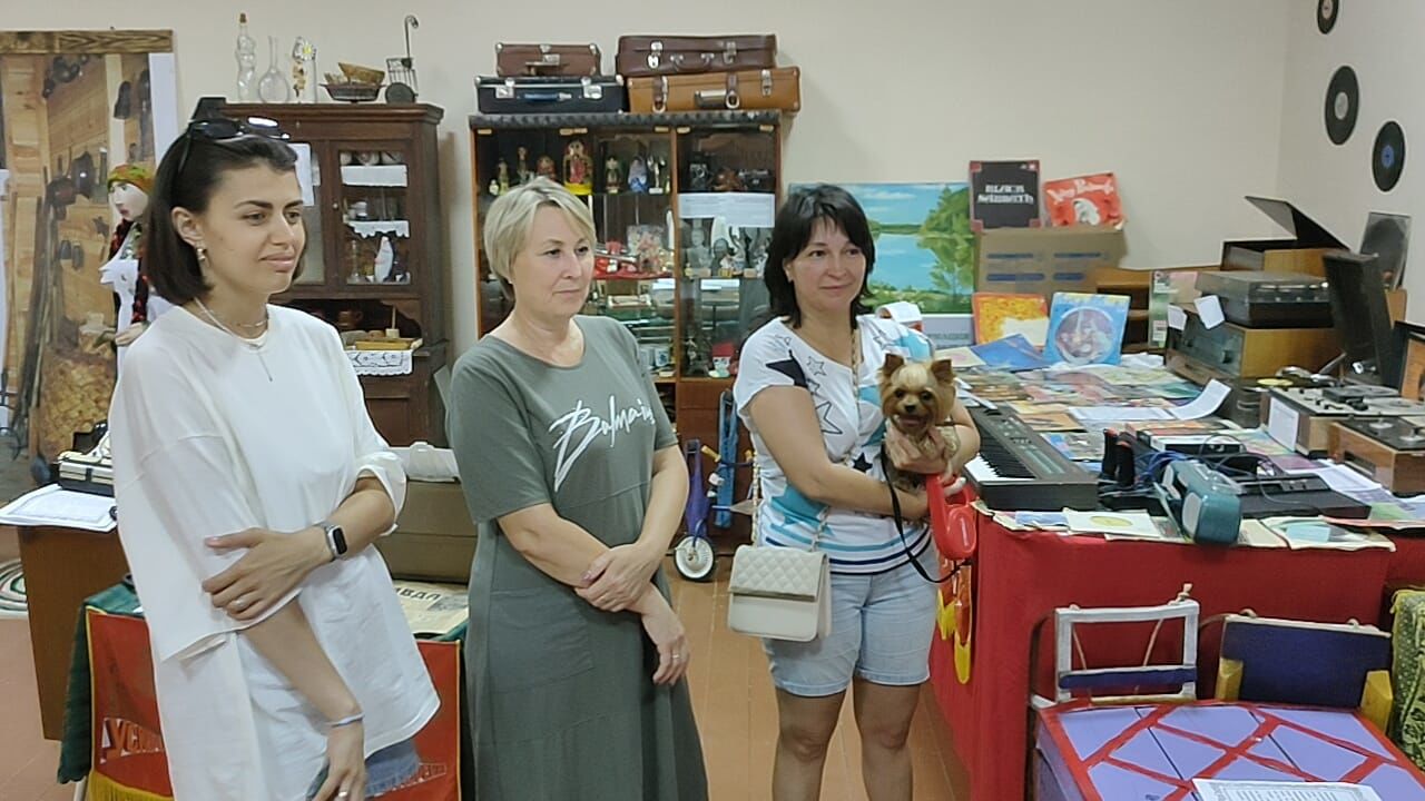 Гости из Набережных Челнов и Санкт-Петербурга посетили музейную комнату при Ижёвском СДК