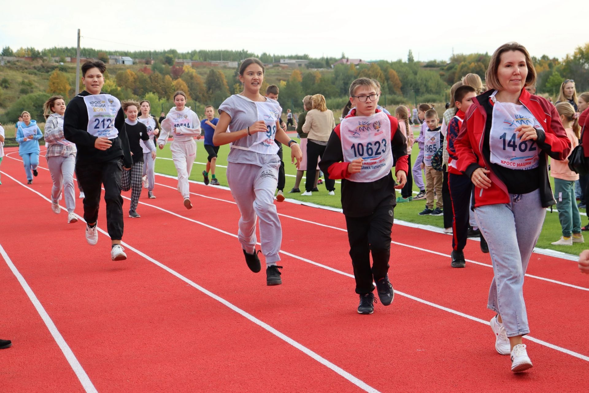 Более 780 менделеевцев участвовали во Всероссийском дне бега «Кросс нации»
