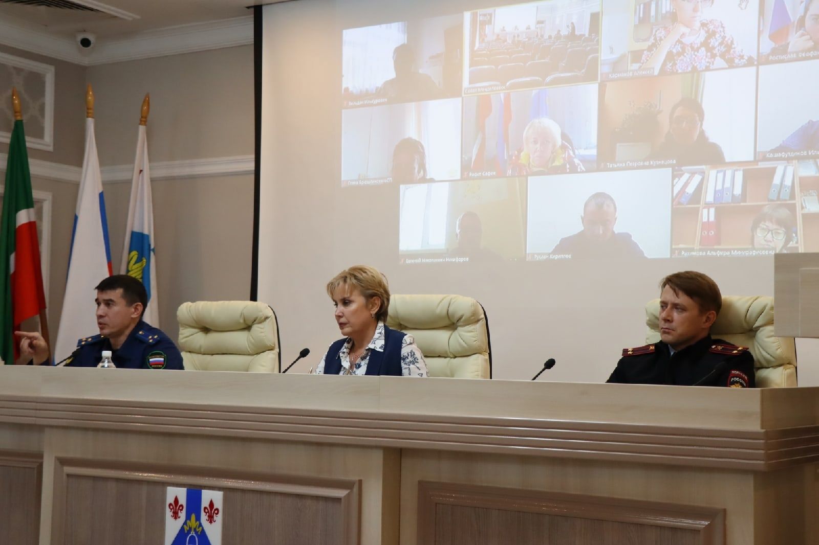 Руководство Менделеевского района рекомендовало учреждениям усилить меры безопасности