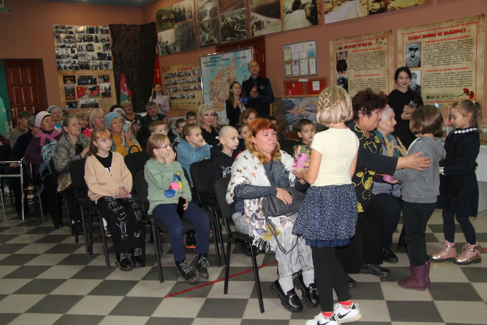 Клуб «Талантливые бабушки» Менделеевска открыл девятый творческий сезон