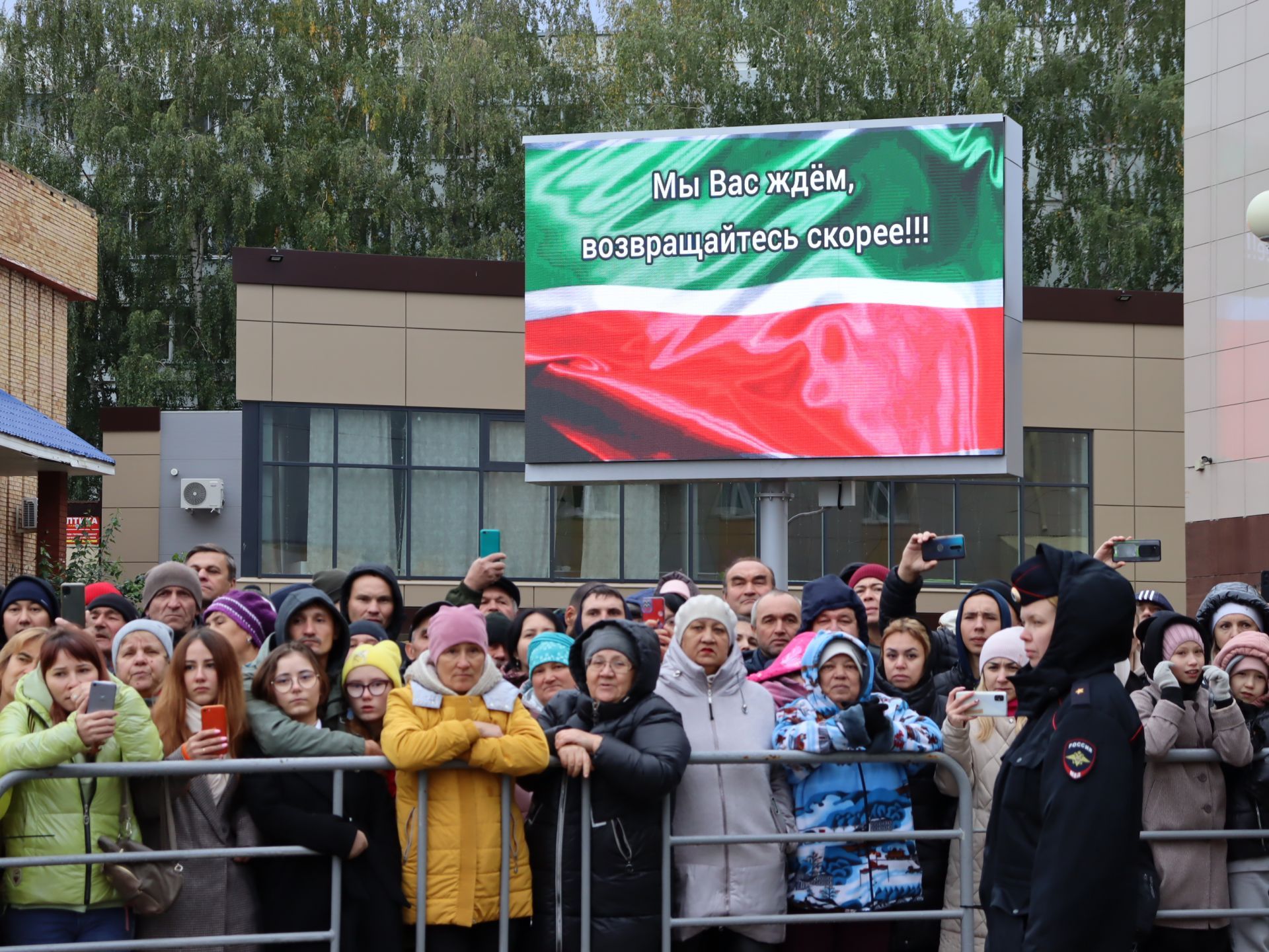 Без сезне көтәрбез: Меделеевскида мобилизацияләнгәннәрнең өченче озатылышы булды