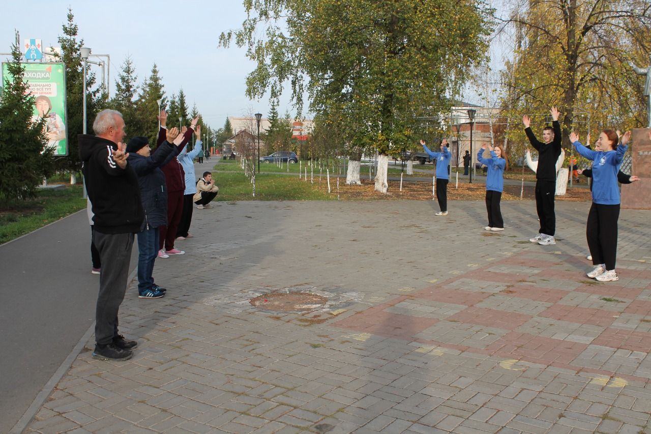 В Менделеевске прошёл флешмоб с представителями мудрого возраста