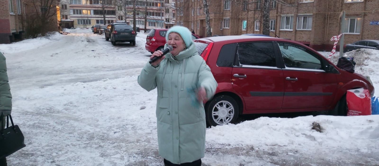 В Менделеевске прошел праздник двора новогодней елки