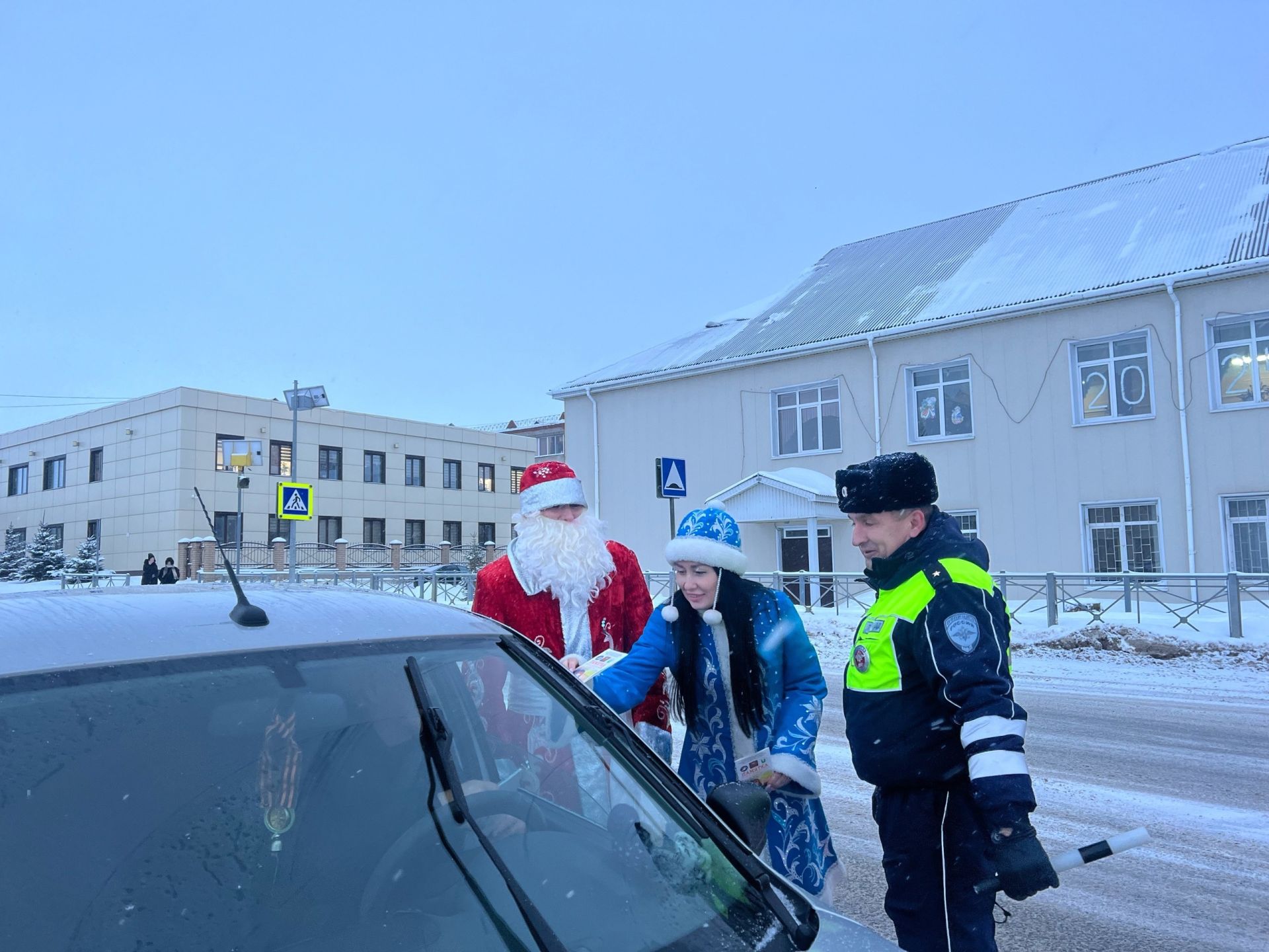 «Полицейский Дед Мороз»: под таким названием в Менделеевске прошла профилактическая акция