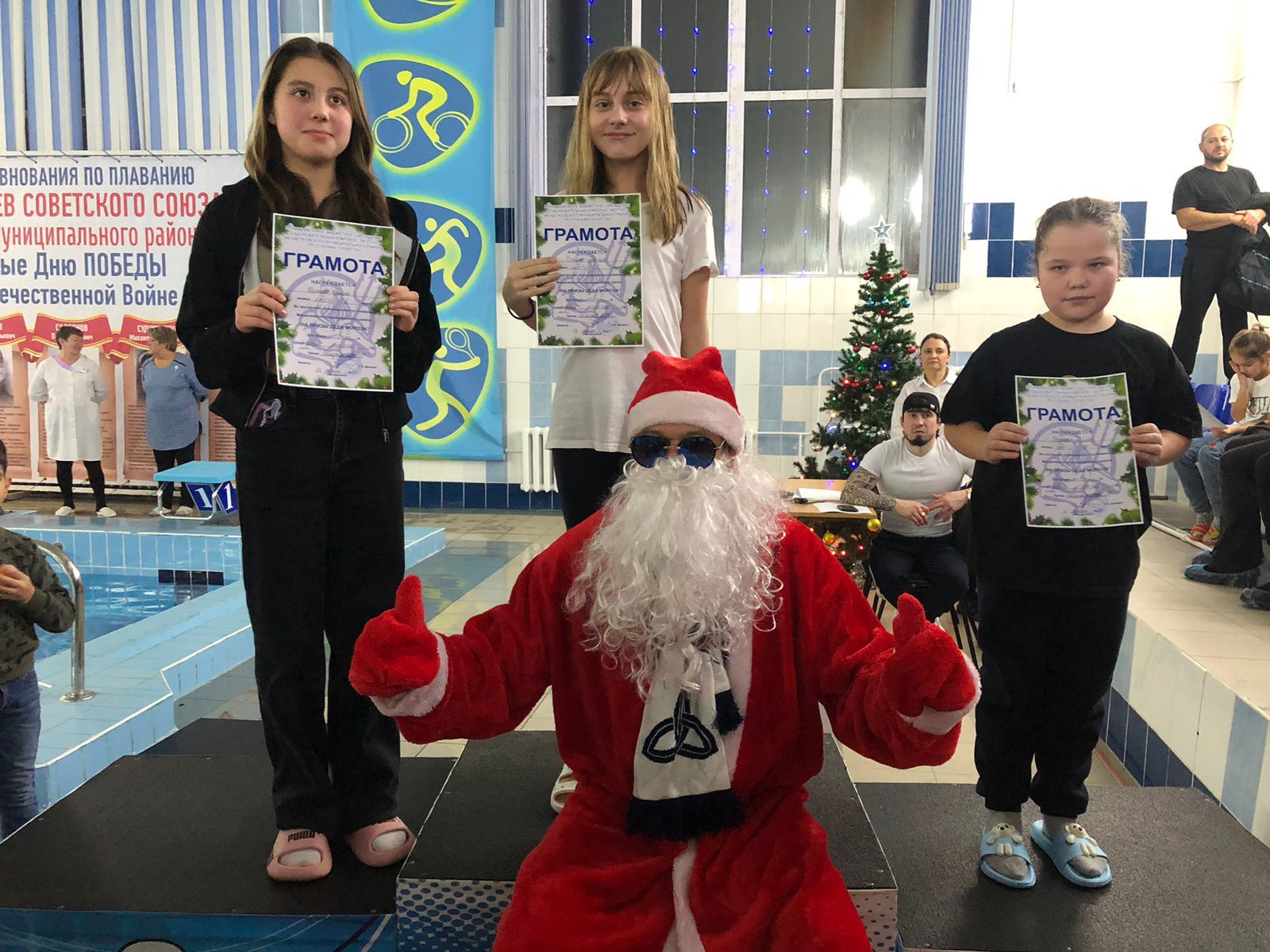 В оздоровительном комплексе «Нептун» Менделеевска провели соревнование по плаванию на призы Деда Мороза