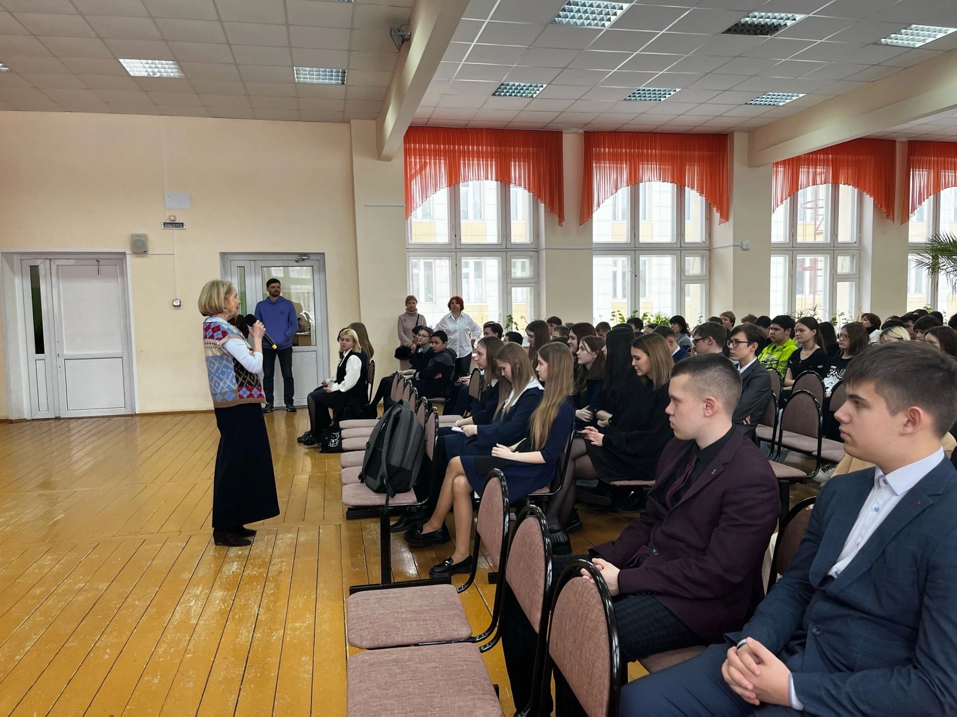 Психолог из Минска провёл менделеевским школьникам мастер-класс