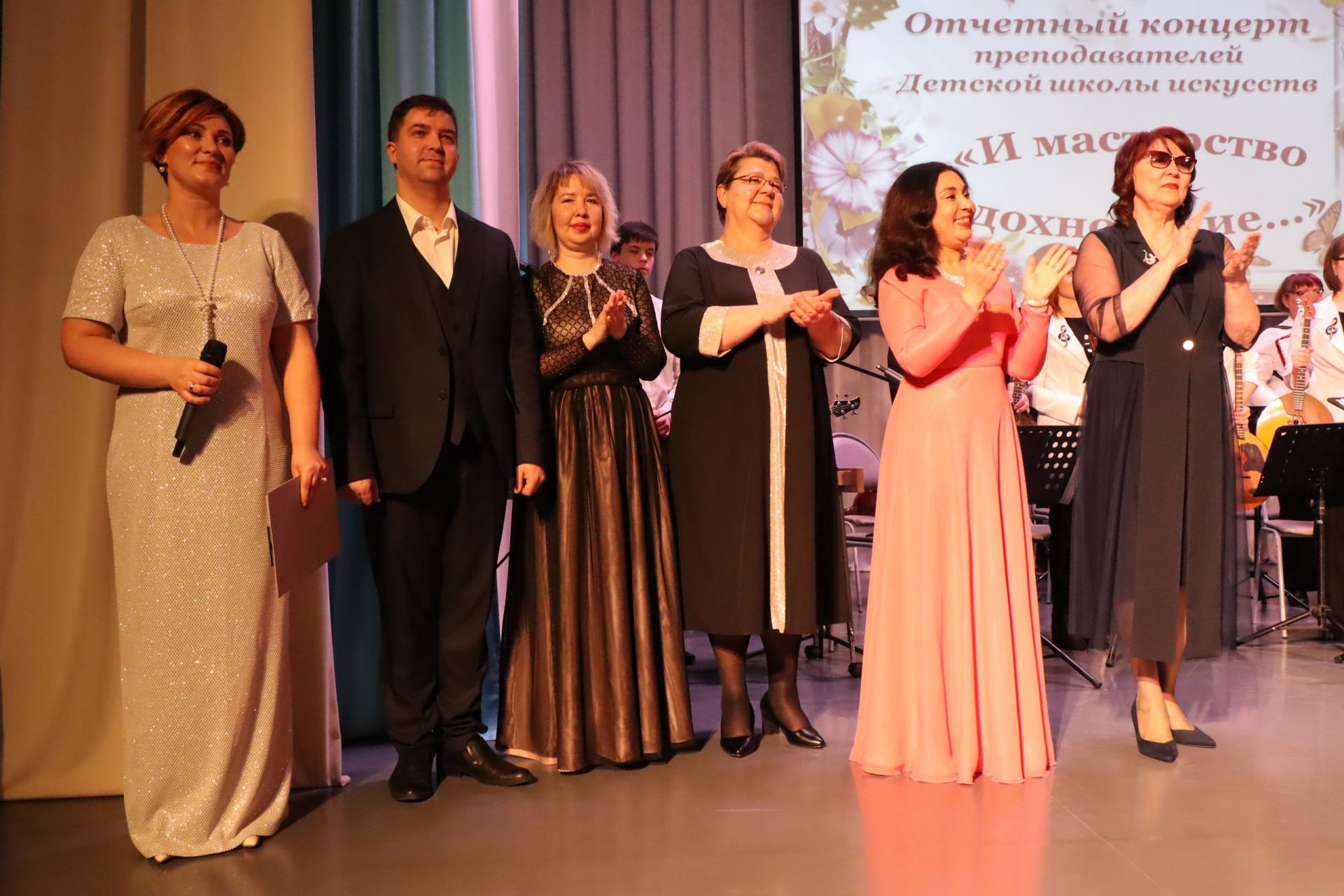 Преподаватели ДШИ Менделеевска устроили для зрителей праздник музыки