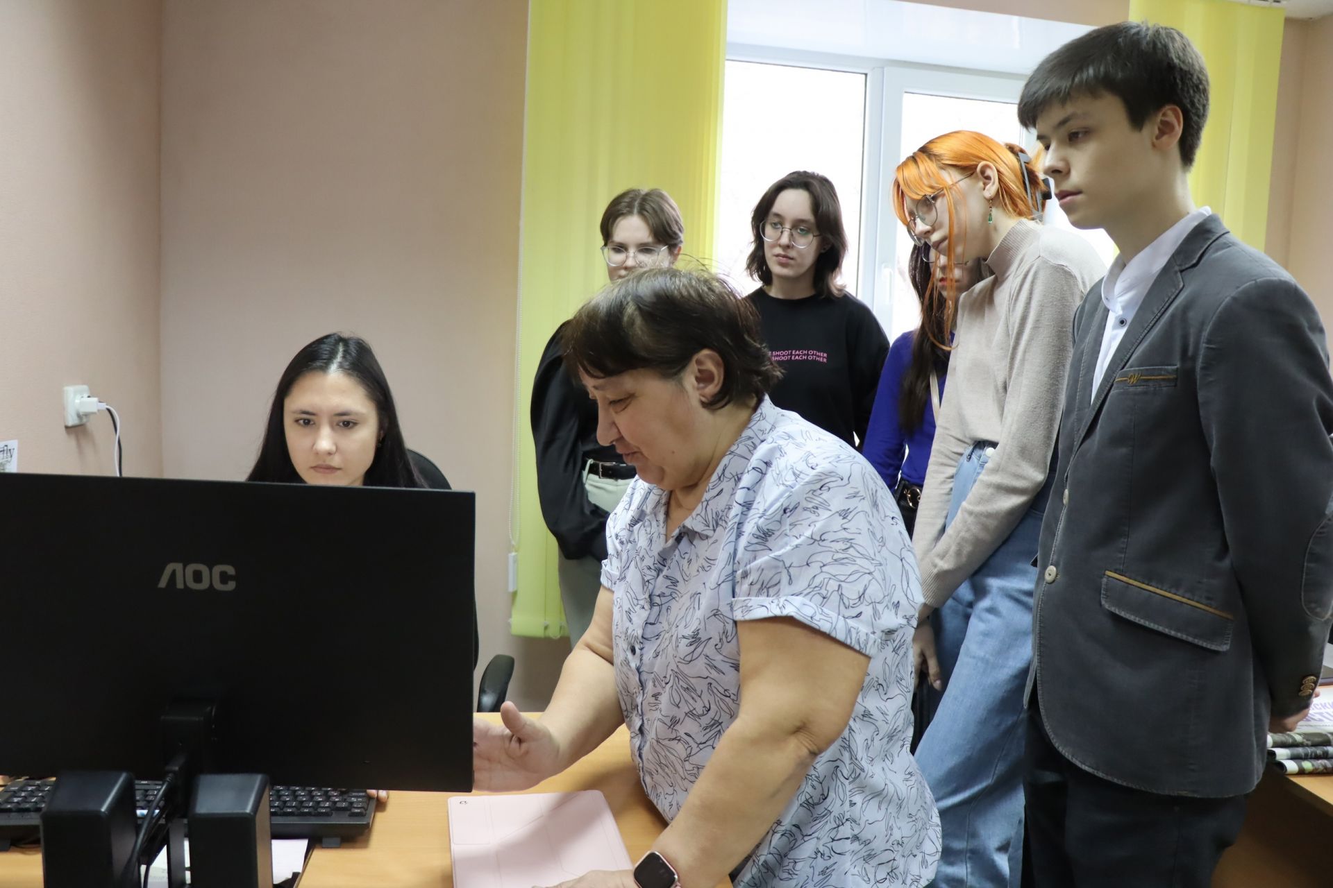 Школьники побывали на экскурсии в редакции газеты «Менделеевские новости»