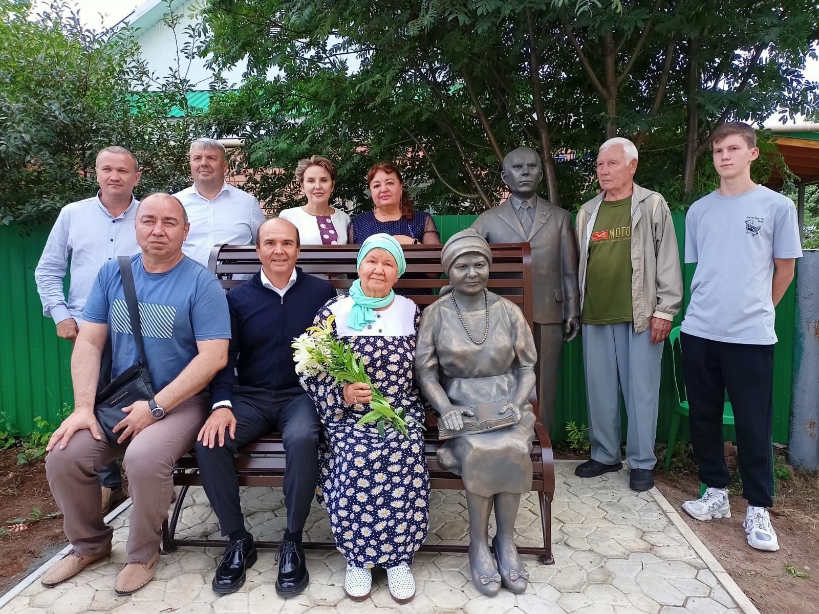 В Менделеевске состоялось открытие скульптуры, посвящённой семье Тимергалеевых