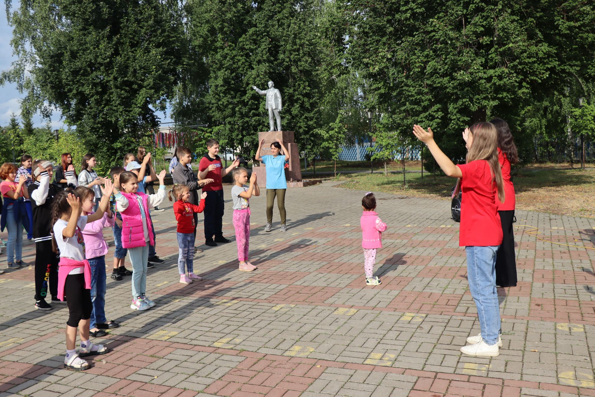 В Менделеевске проходят бесплатные занятия спортом на свежем воздухе