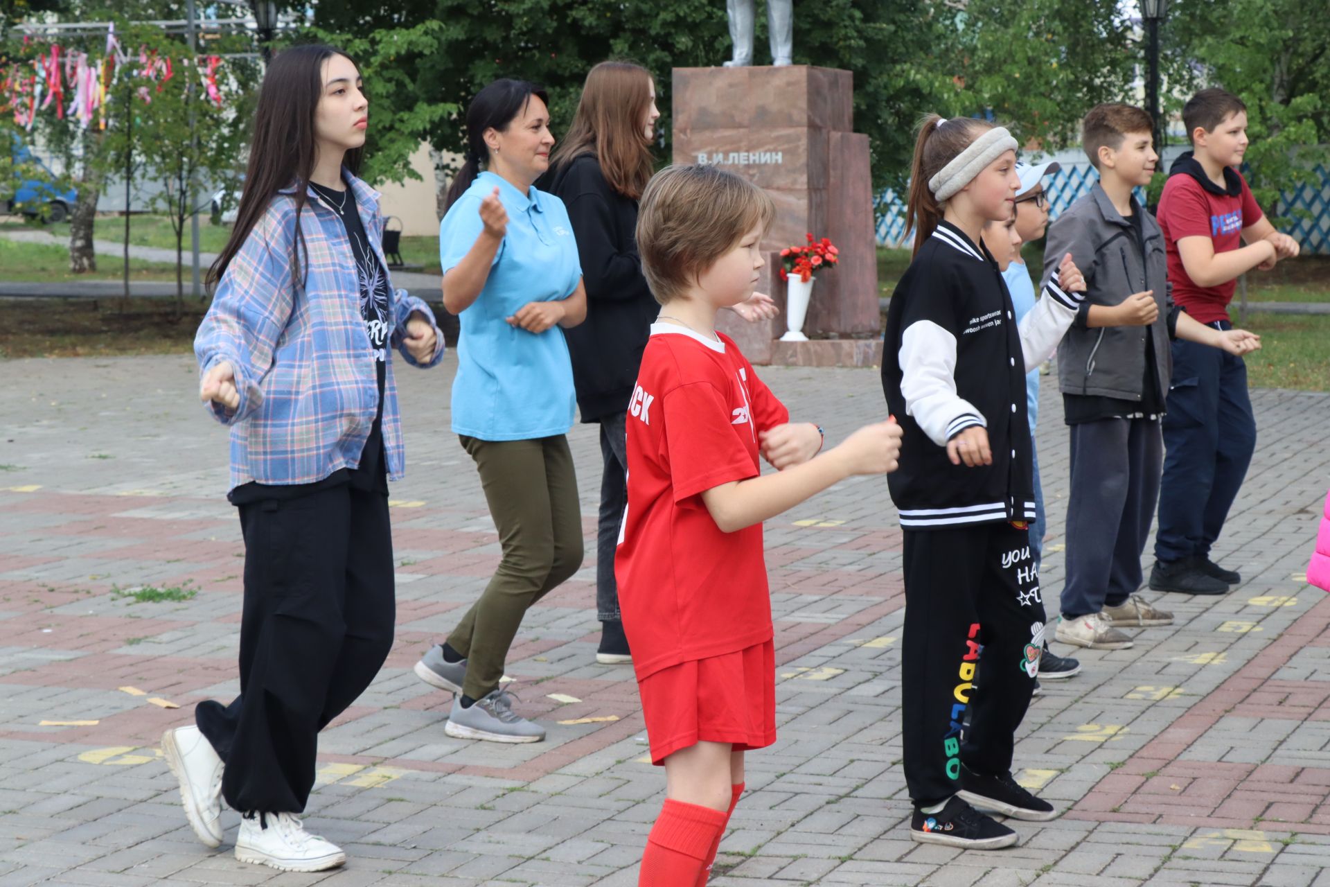 В Менделеевске проходят бесплатные занятия спортом на свежем воздухе