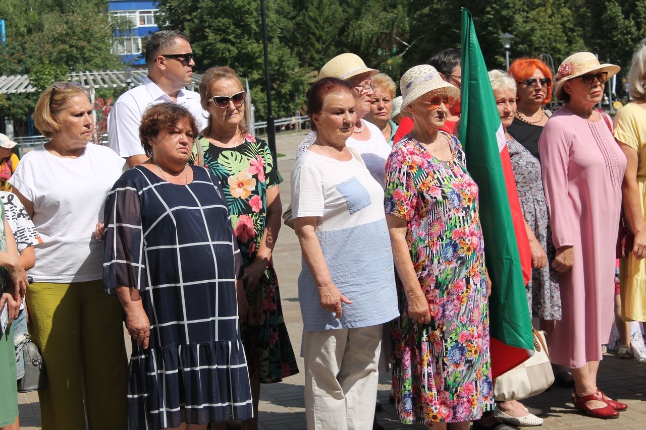 Менделеецы отправили в зону СВО гуманитарную помощь и бронированную газель