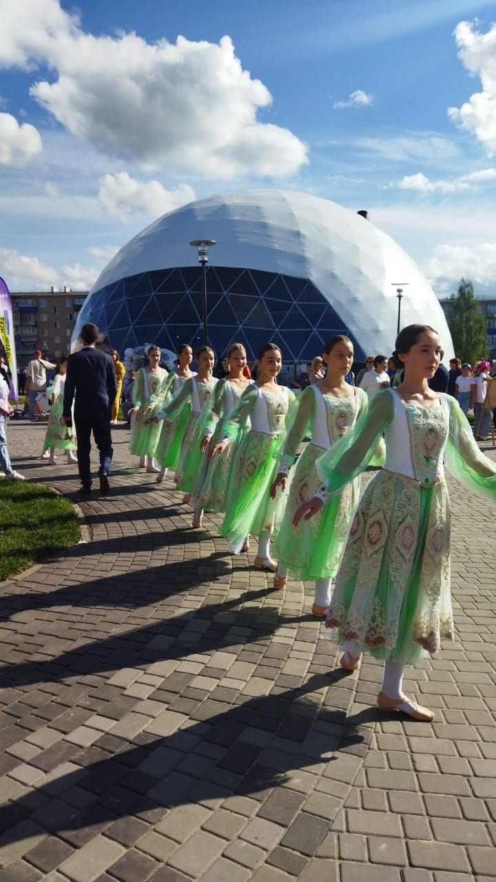 Рустам Минниханов в Менделеевске открыл арт-объект «Атмосфера»