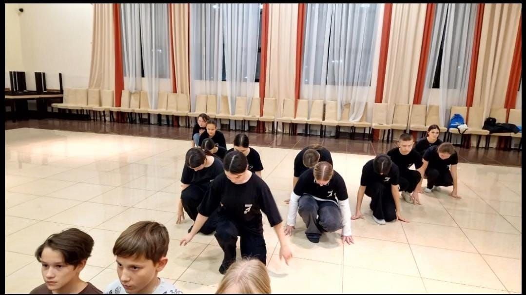 В Менделеевске для спектакля «Не отнимай у себя будущее» начата работа над постановкой танца «Встанем»