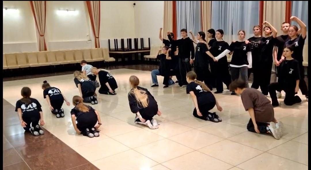В Менделеевске для спектакля «Не отнимай у себя будущее» начата работа над постановкой танца «Встанем»