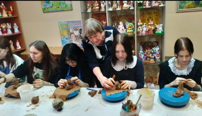 В Детской школе искусств состоялся мастер-класс по керамике