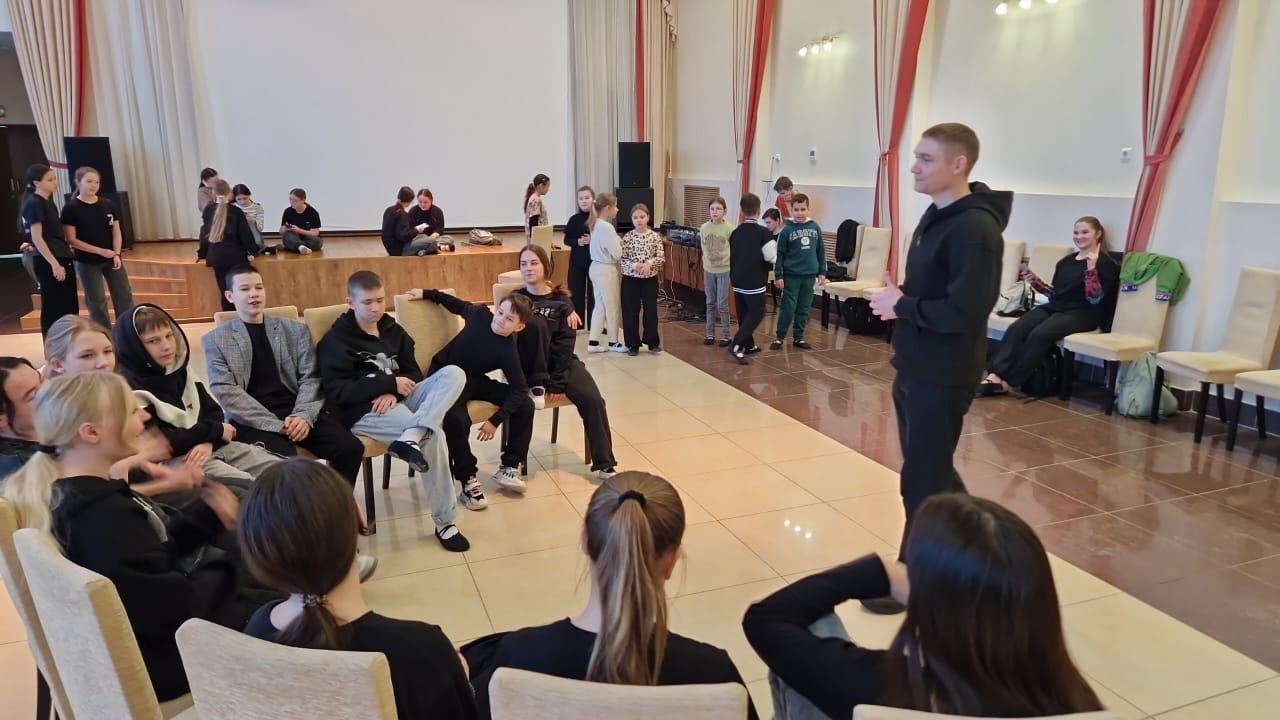 У участников народного театра имени А. Ахунова проведено занятие по актёрскому мастерству