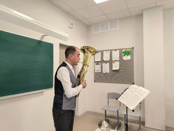 Учащиеся татарской гимназии «Мирас» приняли участие в мастер-классе «Музыкальная мастерская: о чём поёт труба»