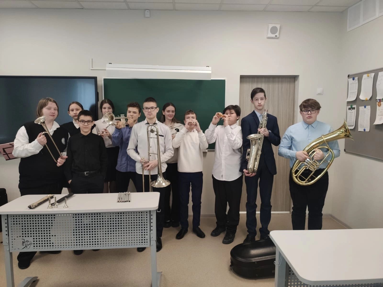 Учащиеся татарской гимназии «Мирас» приняли участие в мастер-классе «Музыкальная мастерская: о чём поёт труба»