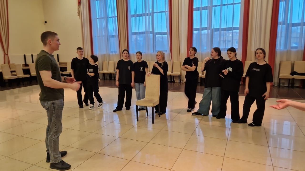 Юные артисты театра имени А. Ахунова готовятся к спектаклю-мьюзиклу «Не отнимай у себя будущее»
