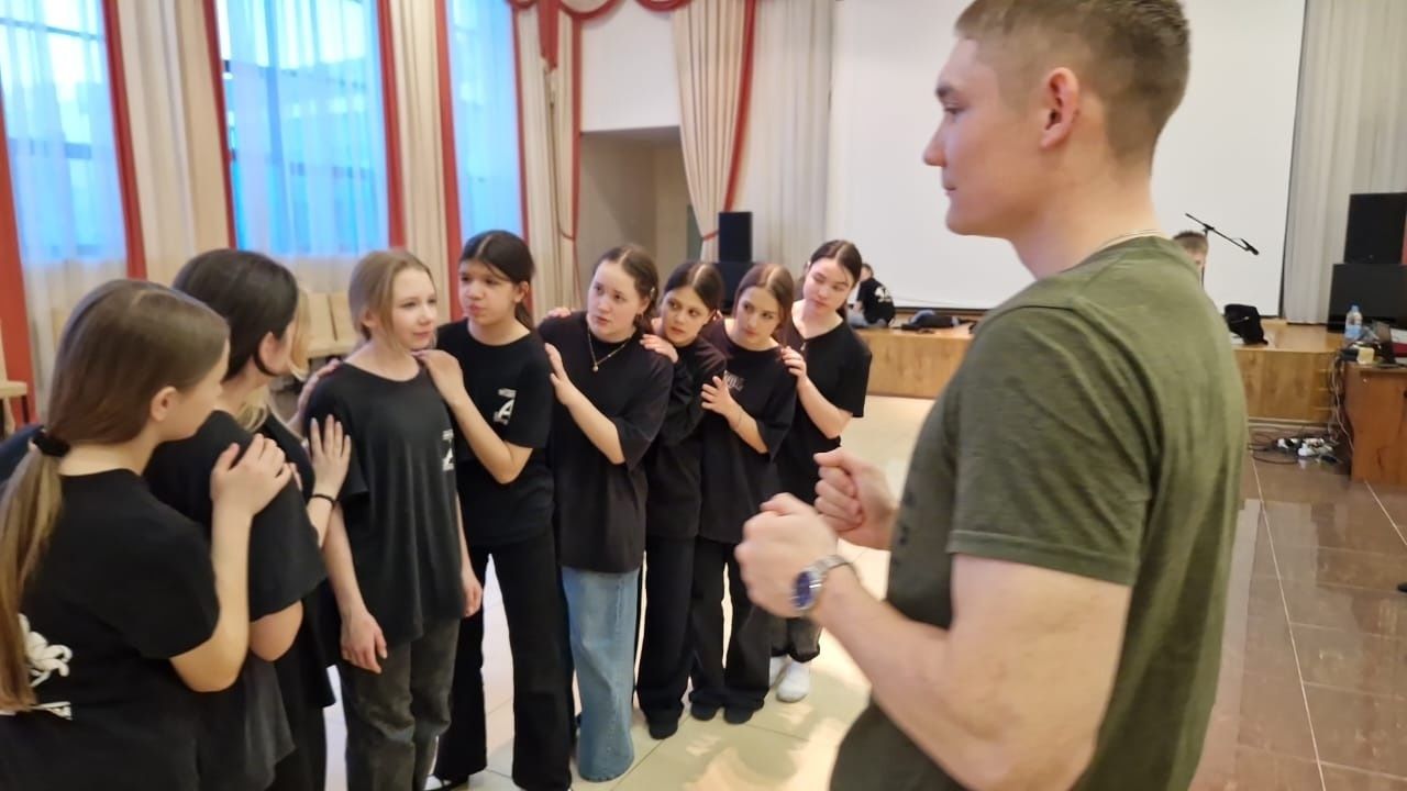 Юные артисты театра имени А. Ахунова готовятся к спектаклю-мьюзиклу «Не отнимай у себя будущее»