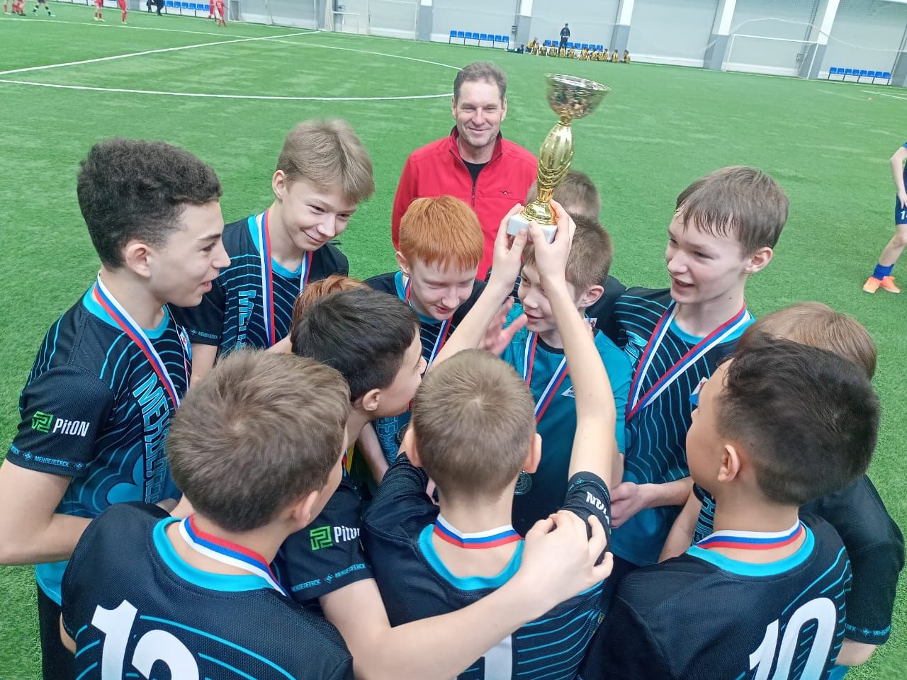 Менделеевские юные футболисты взяли «серебро» в турнире в Набережных Челнах