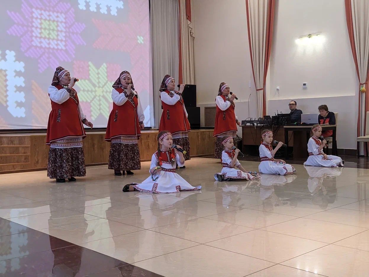 Фольклорные ансамбли ДК имени Сергея Гассара выступили с отчётным концертом