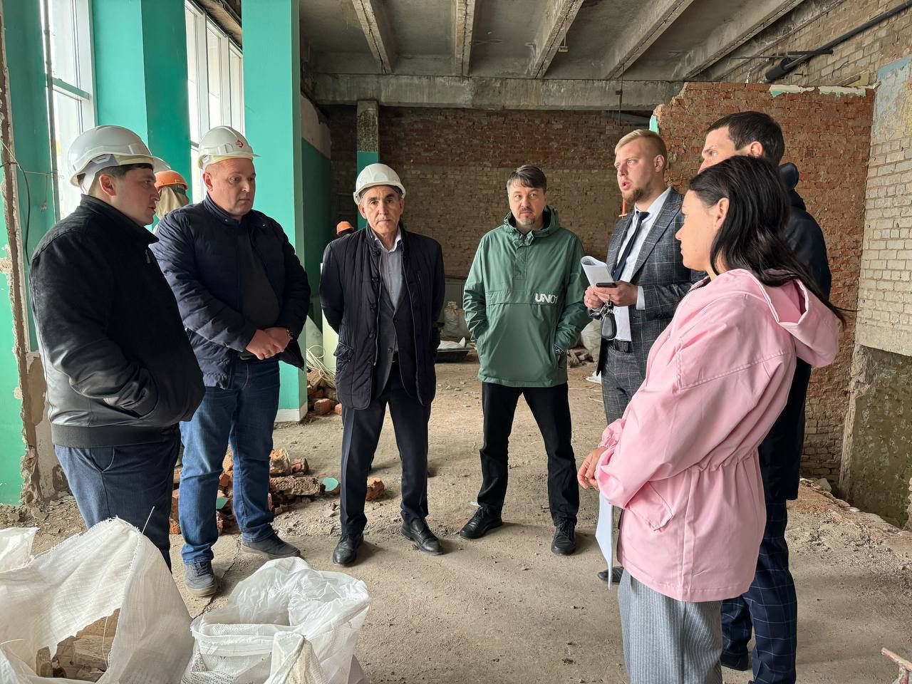 Глава Радмир Беляев посетил строительную площадку кинотеатра «Юность»