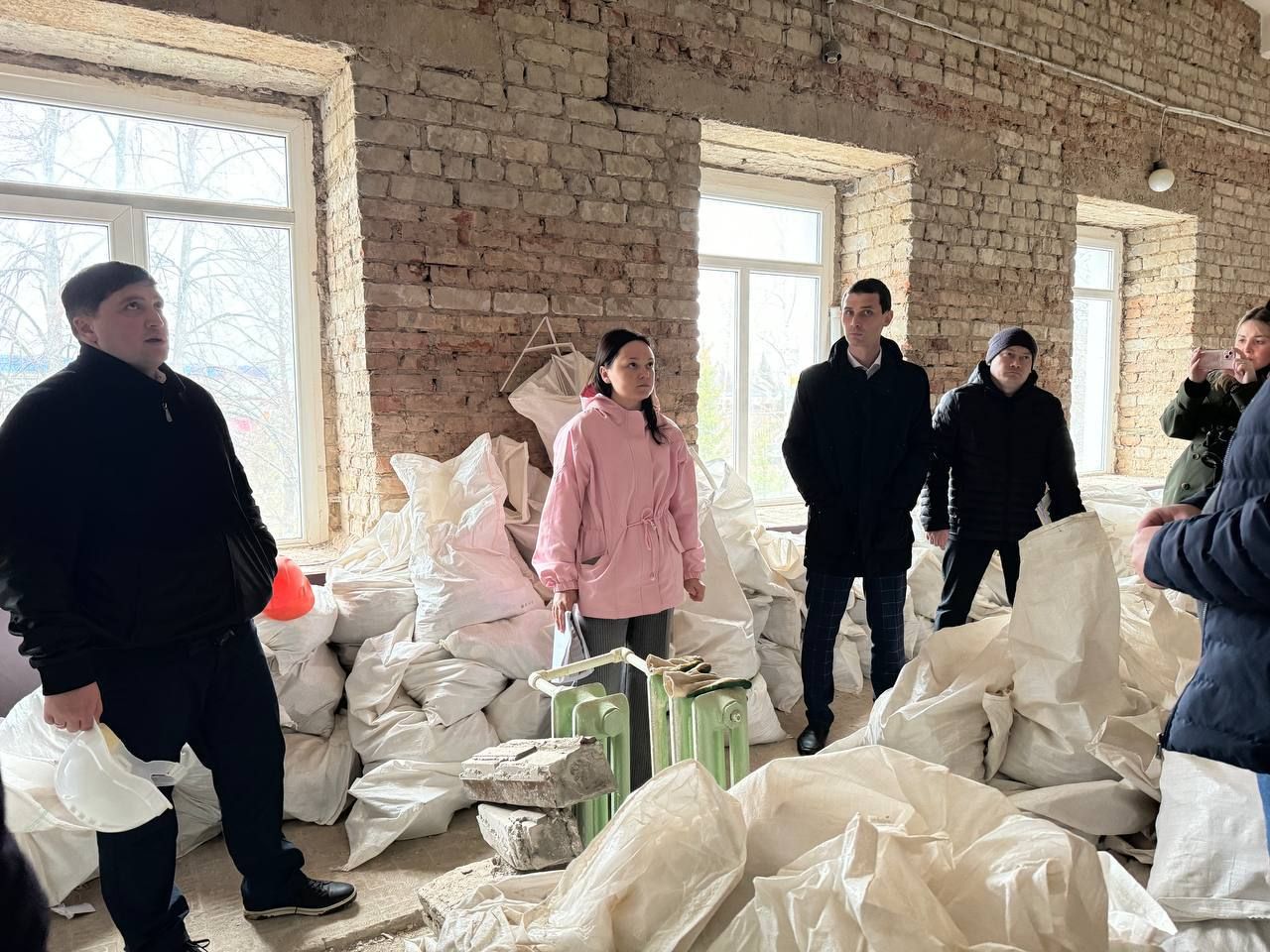 Глава Радмир Беляев посетил строительную площадку кинотеатра «Юность»