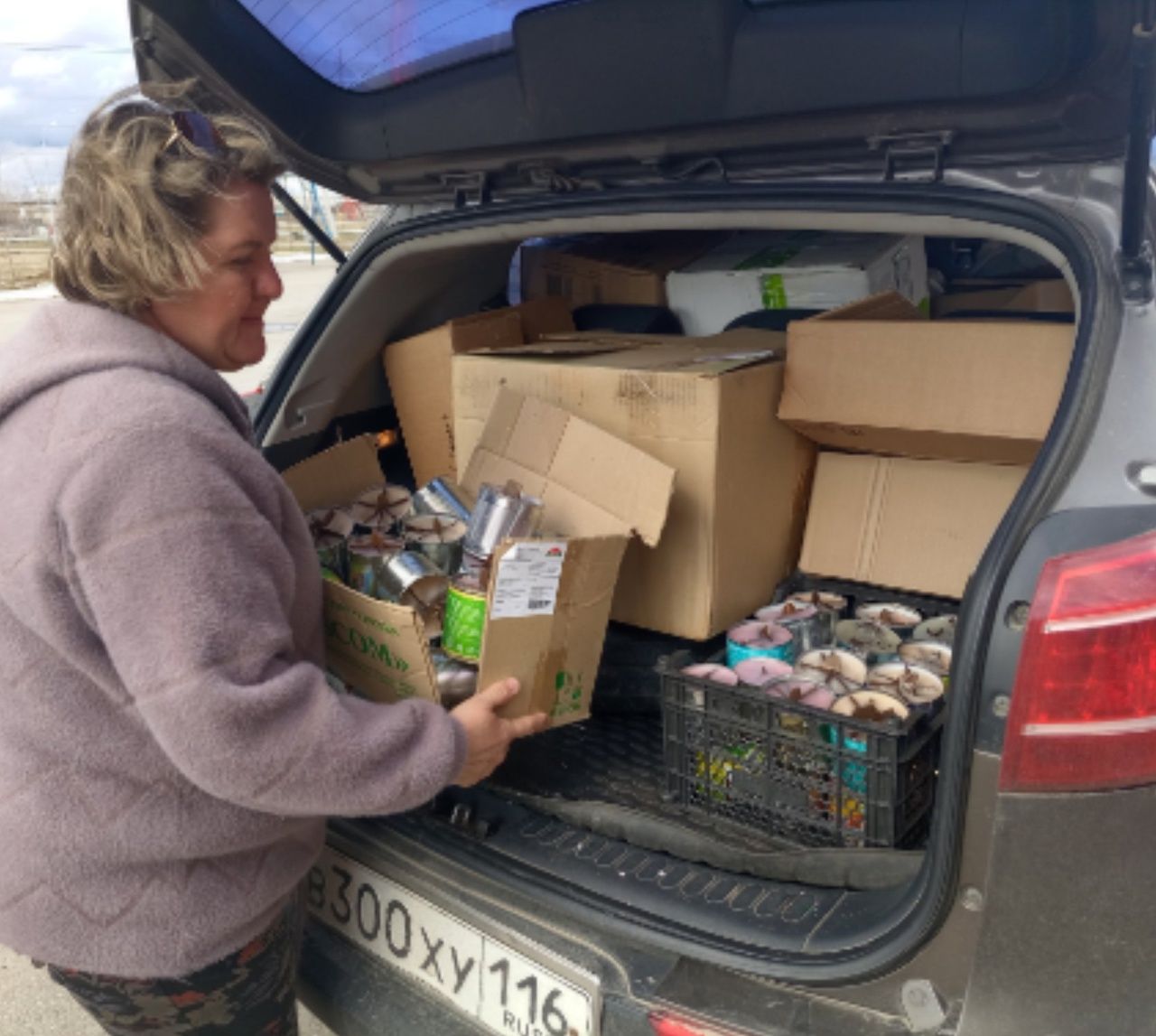 Жители Менделеевского района продолжают оказывать гумпомощь жителям Лисичанска и Луганска