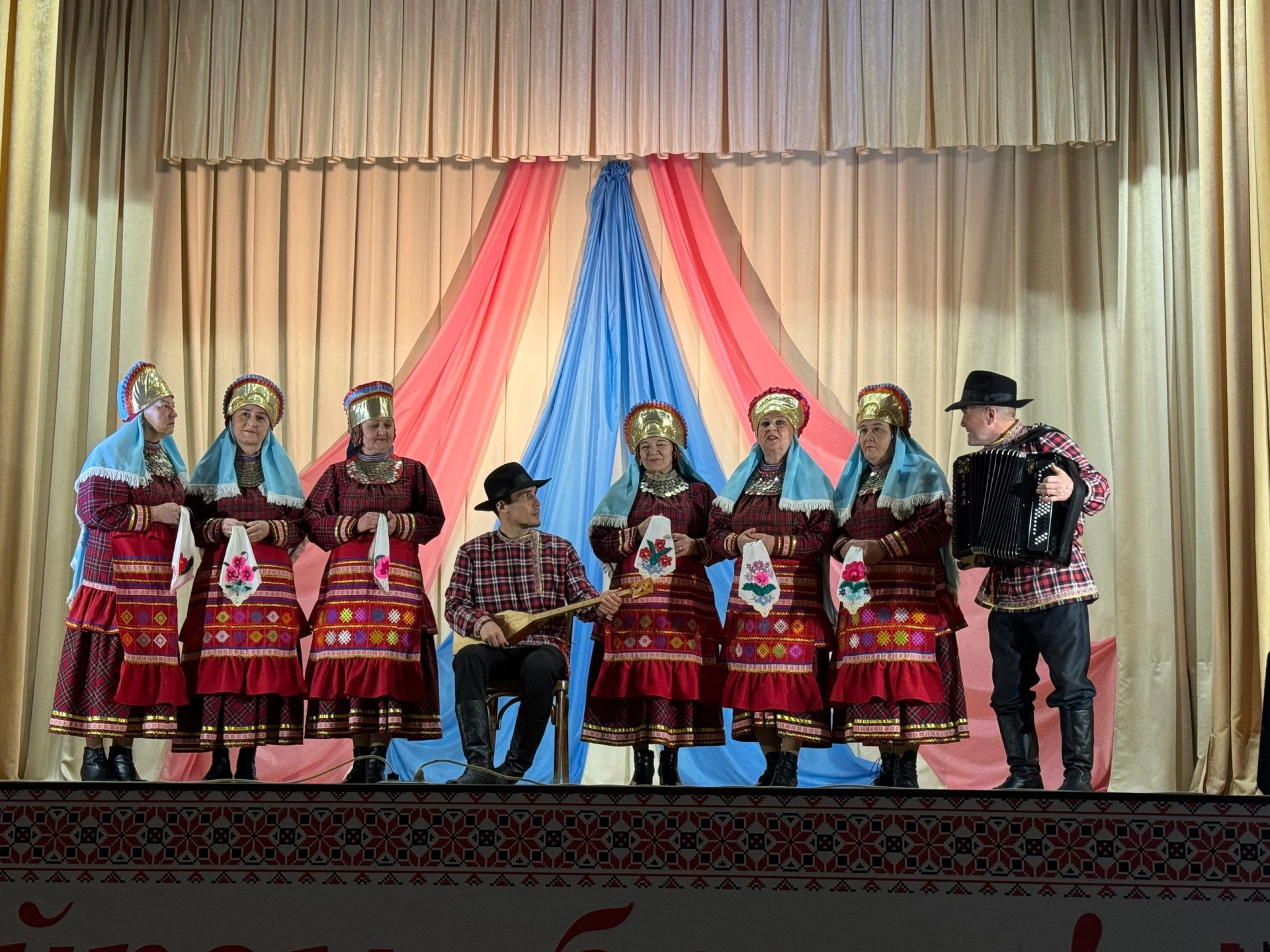 На концертной площадке Старого Гришкино собрались таланты всего района