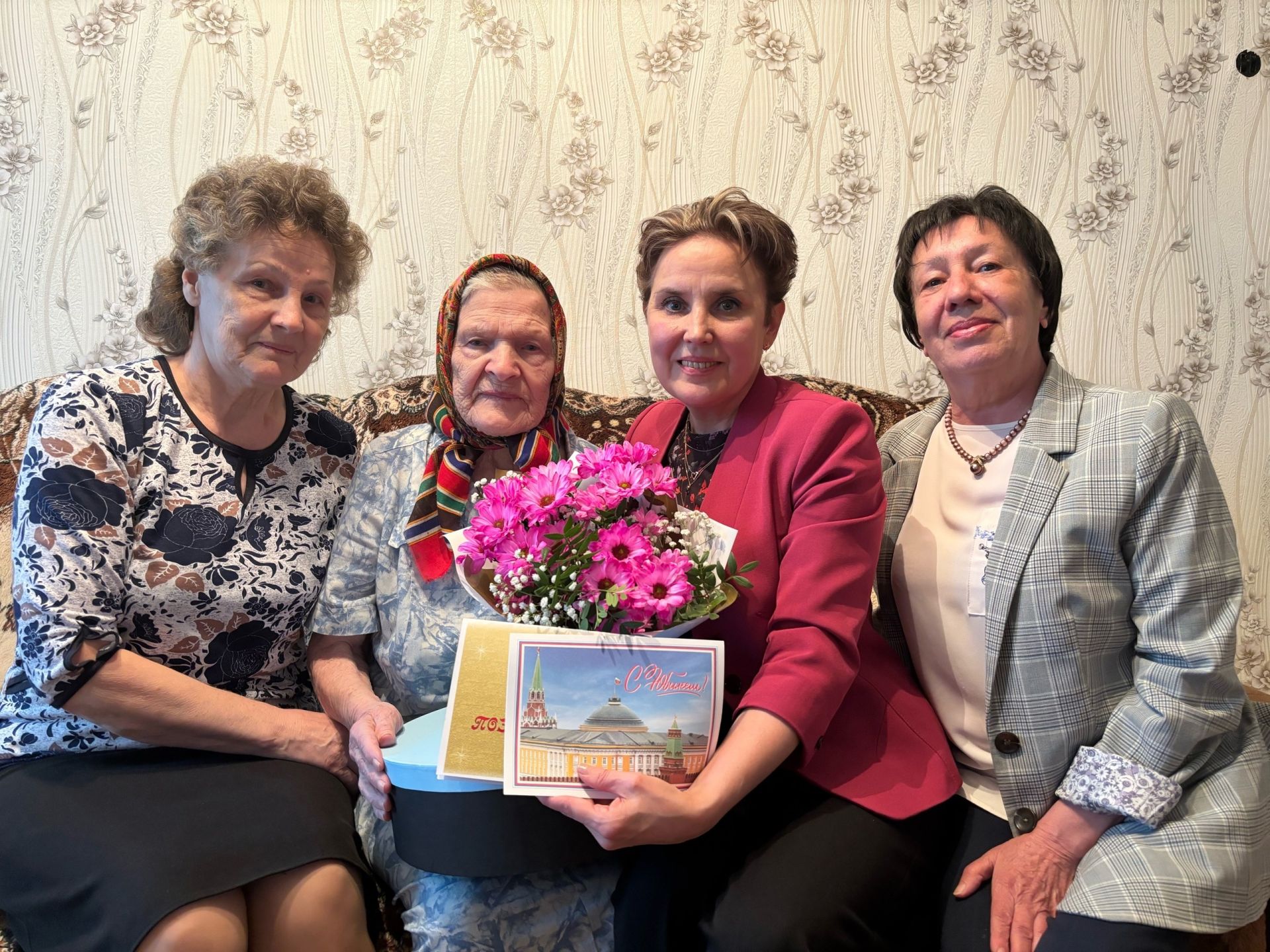 Жительницы МенделеевскаЯмиля Хаертдинова и Глафира Кузовова отметили 100 и 95-летние юбилеи