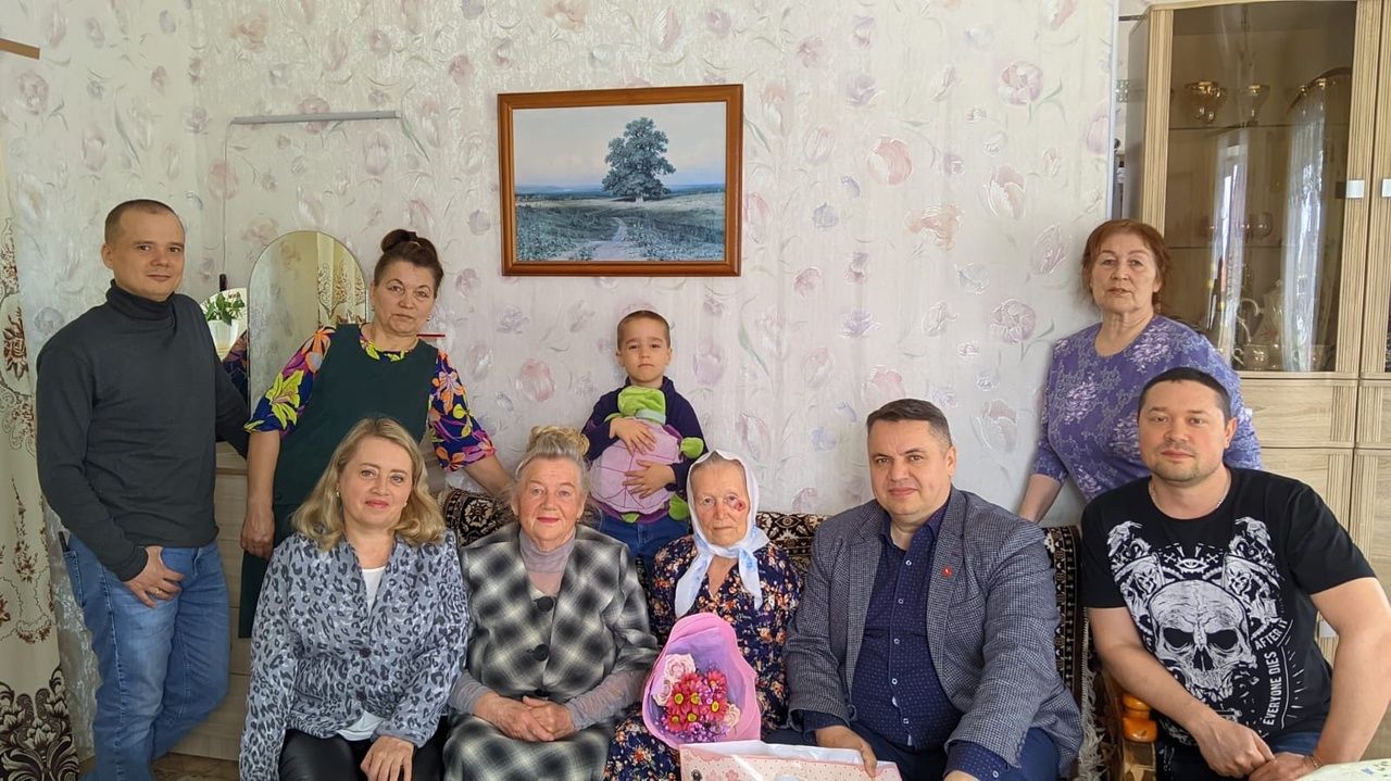 90-летие отметила ветеран труда Менделеевска Мария Еремеева