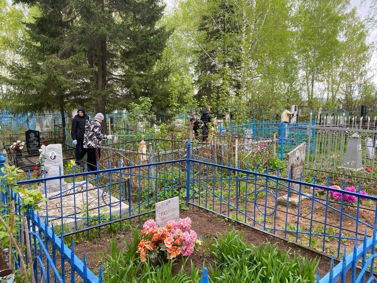 Менделеевские активисты провели ряд мемориально-патронажных акций