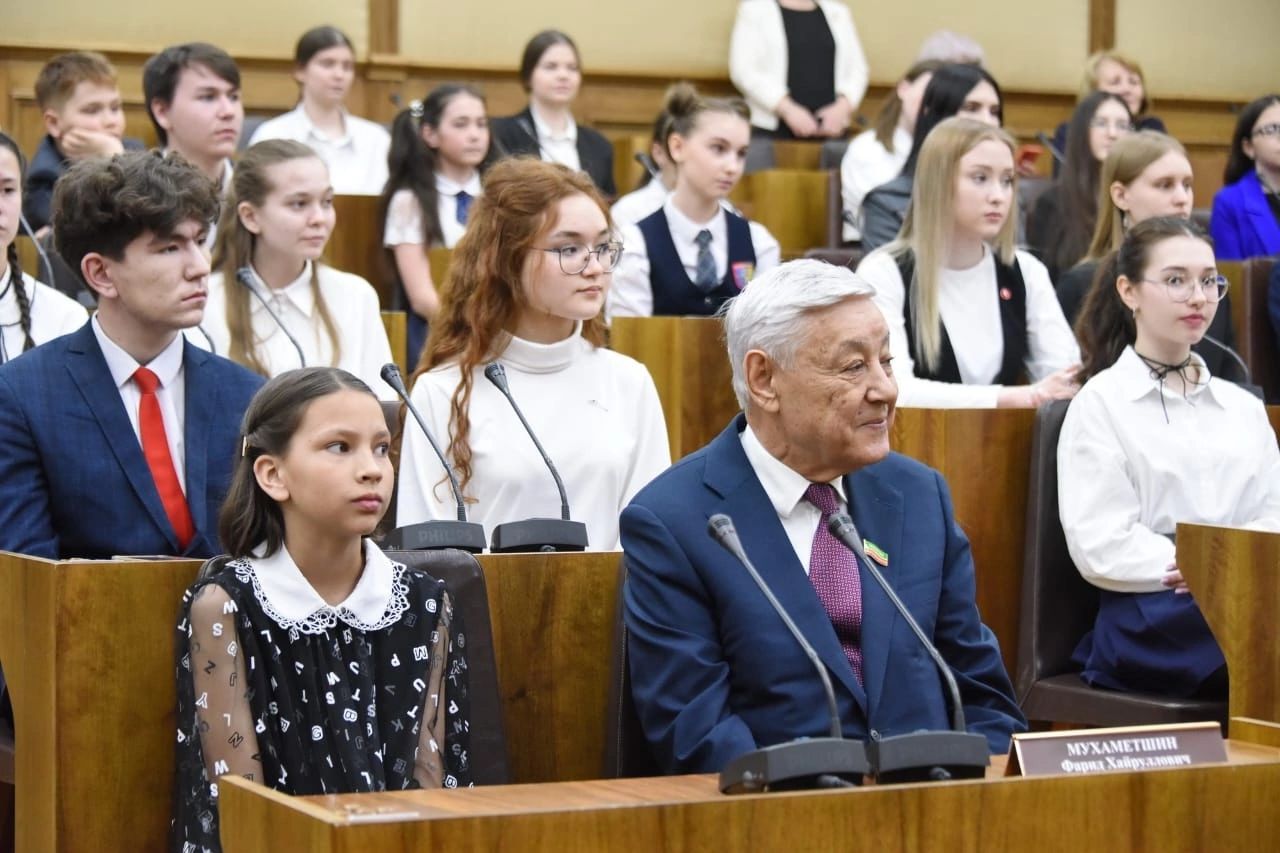 Менделеевские гимназисты оказались в числе победителей республиканских конкурсов, проводимых в рамках «Парламентского урока»