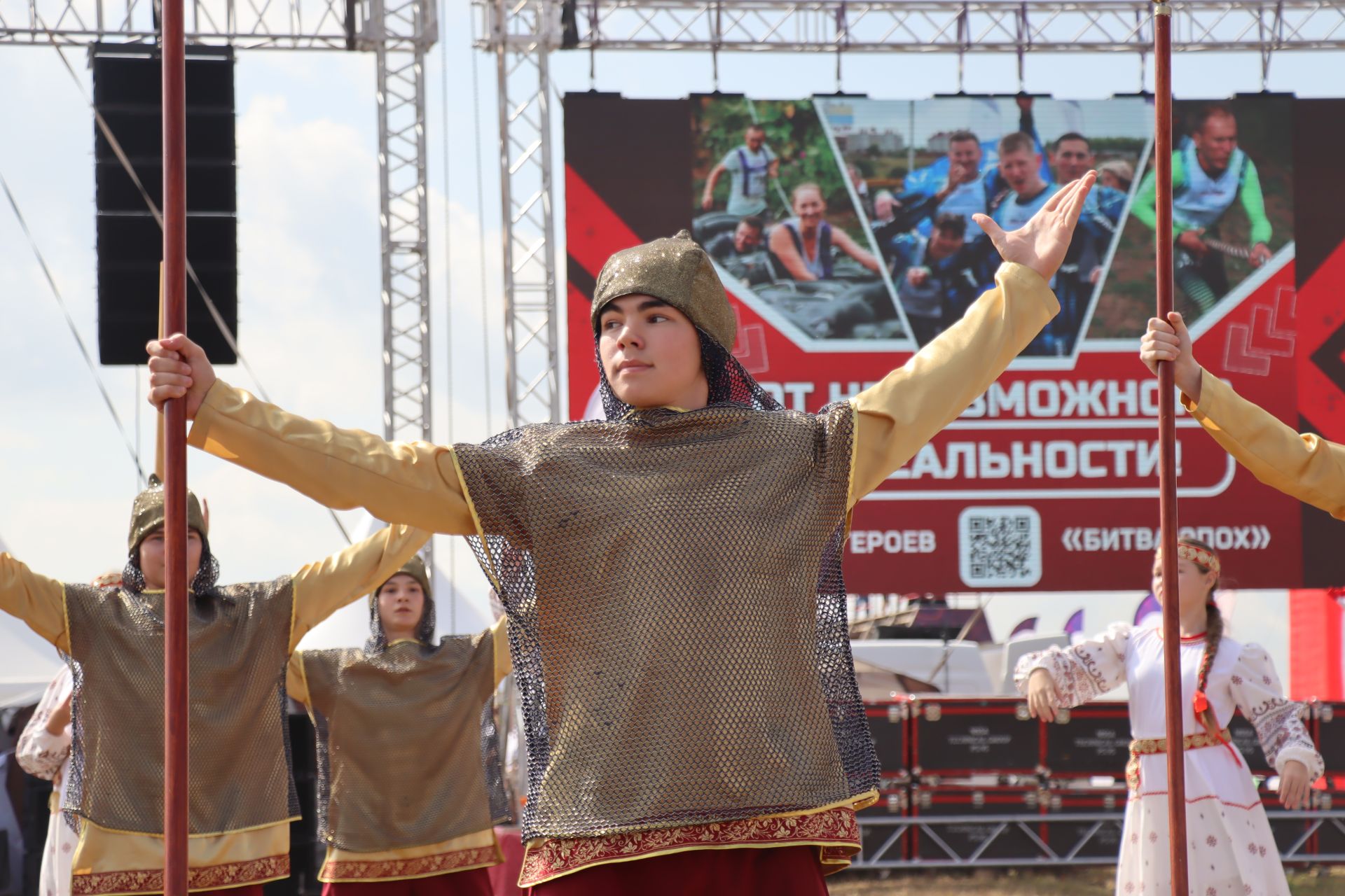 Грек аллалары, пионерлар һәм рус чибәркәйләре: Менделеевскида узышы  «Эпохалар бәрелеше» форматында узды